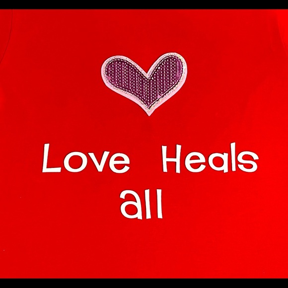 NWOT Fearless Spirit LOVE HEALS ALL T~SHIRT Sz M - Picture 3 of 4